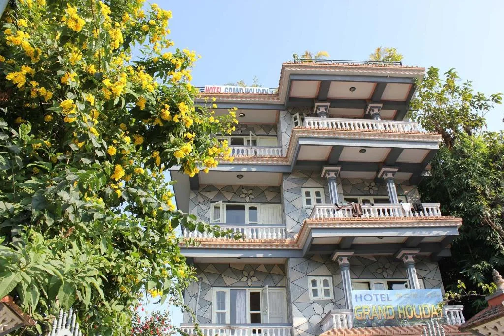 Hotel Grand Holiday 3